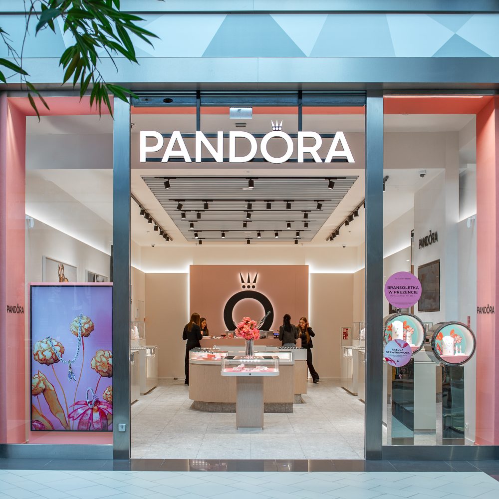 witryna salonu Pandora w Galerii Solnej