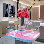 wnętrze salonu Pandora w Galerii Solnej