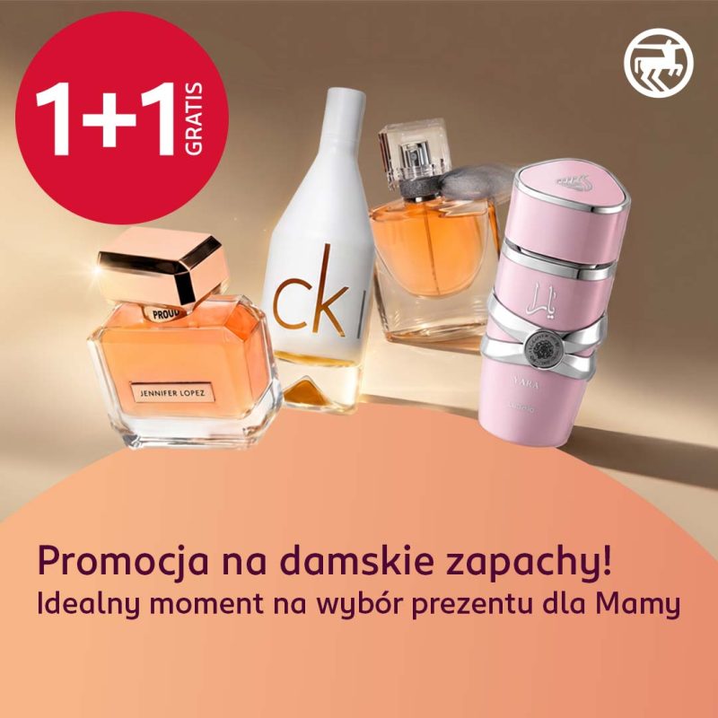 Baner promocyjny Rossmann z hasłem „Promocja na damskie zapachy! Idealny moment na wybór prezentu dla Mamy”. Oferta obejmuje mechanizm „1+1 gratis”. Na grafice wyeksponowano cztery flakony perfum: Jennifer Lopez, Calvin Klein (ck in2u), Lancôme (La Vie Est Belle) oraz Yara Lattafa. W prawym górnym rogu znajduje się charakterystyczne logo Rossmanna.
