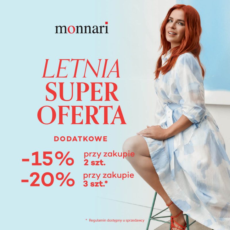 Baner reklamowy Monnari: Letnia Super Oferta. Dodatkowe rabaty: -15% przy zakupie 2 sztuk oraz -20% przy zakupie 3 sztuk. Na zdjęciu uśmiechnięta kobieta z rudymi włosami, ubrana w lekką, biało-niebieską sukienkę w kwiatowe wzory. W górnej części widoczne logo Monnari, a na dole dopisek o regulaminie dostępnym u sprzedawcy.
