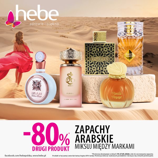 Baner promocyjny Hebe: Drugi produkt -80% na zapachy arabskie z możliwością miksowania między markami. Na pierwszym planie, na kamiennych podestach, wyeksponowano pięć ozdobnych flakonów perfum na tle piaszczystej pustyni, po której w oddali idzie kobieta w długiej, zwiewnej czerwonej sukni. W lewym górnym rogu znajduje się logo Hebe, a na dole informacja, że promocja obowiązuje w dniach 19–27.05.2026 r.