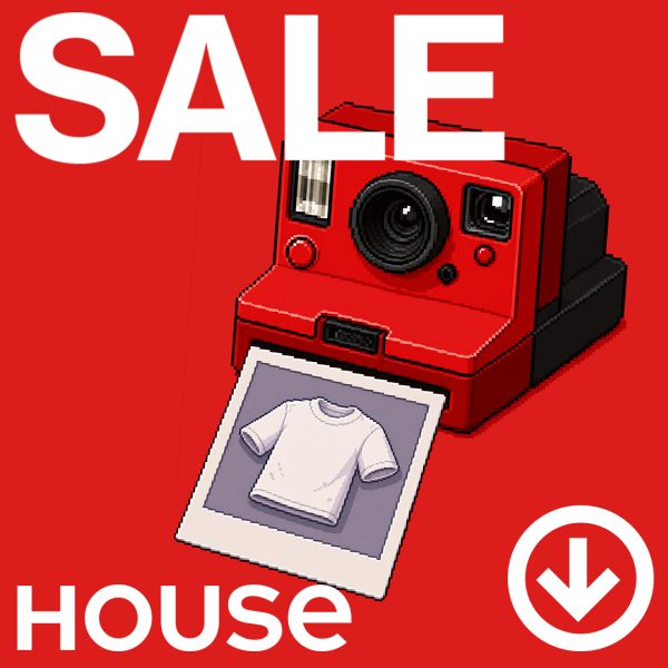 Wyprzedażowy baner reklamowy marki House utrzymany w stylu pixel art na intensywnie czerwonym tle. W centrum grafiki znajduje się czerwono-czarny aparat fotograficzny typu Polaroid, z którego wysuwa się błyskawiczne zdjęcie przedstawiające biały t-shirt. W lewym górnym rogu umieszczono duży, biały napis „SALE”, natomiast w lewym dolnym rogu widnieje biała nazwa marki „House”. W prawym dolnym rogu znajduje się biały symbol strzałki skierowanej w dół wewnątrz okręgu.