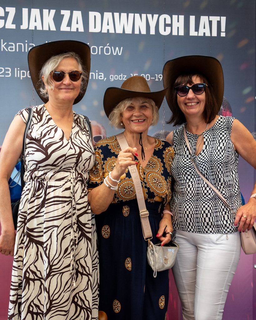 Galeria zdjęć z potańcówki dla seniorów w Galerii Solnej.