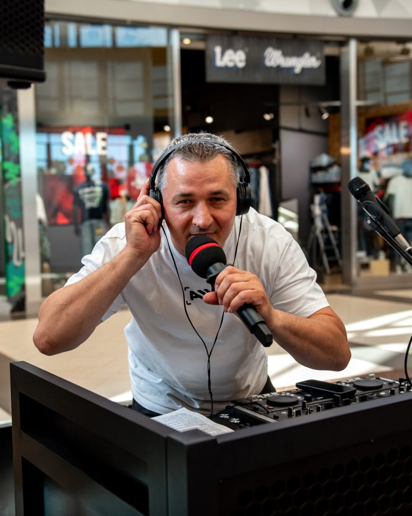 Galeria zdjęć z potańcówki dla seniorów w Galerii Solnej.