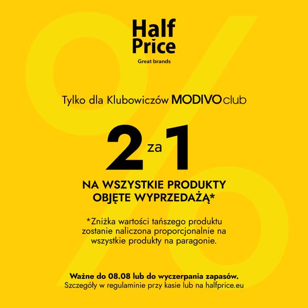 Żółty baner promocyjny marki HalfPrice z wielkim, jasnożółtym symbolem procenta w tle. U góry widnieje czarne logo „HalfPrice Great brands”. Poniżej umieszczono informację: „Tylko dla Klubowiczów MODIVOclub”, duży napis „2 za 1” oraz nagłówek „NA WSZYSTKIE PRODUKTY OBJĘTE WYPRZEDAŻĄ*”. W dolnej części znajduje się objaśnienie gwiazdki: „*Zniżka wartości tańszego produktu zostanie naliczona proporcjonalnie na wszystkie produkty na paragonie” oraz dopisek: „Ważne do 08.08 lub do wyczerpania zapasów. Szczegóły w regulaminie przy kasie lub na halfprice.eu”.