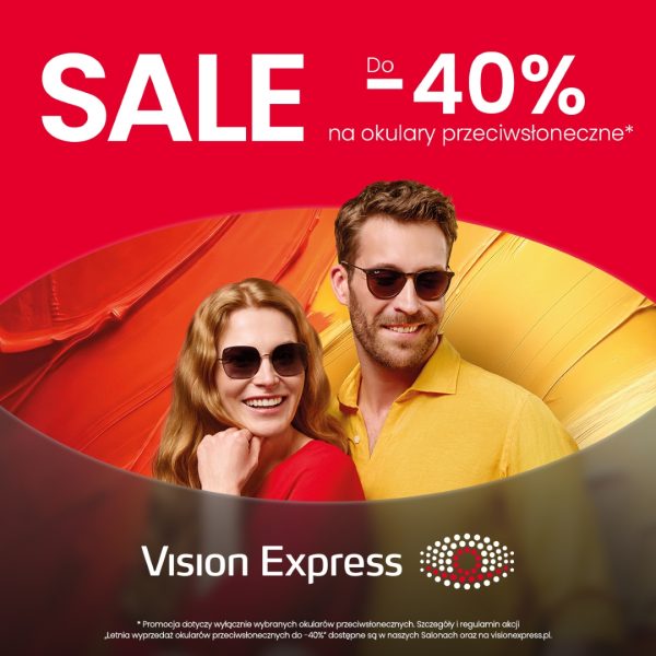 Czerwono-czarny baner wyprzedażowy sieci Vision Express z hasłem „Letnia wyprzedaż okularów przeciwsłonecznych”. U góry, na czerwonym tle, widnieją duże białe napisy: „SALE” oraz „Do -40% na okulary przeciwsłoneczne*”. Poniżej, w owalnym kadrze na tle dynamicznych, pomarańczowo-żółtych pociągnięć pędzla, przedstawiono uśmiechniętą parę w okularach przeciwsłonecznych: kobietę z rudymi włosami w czerwonej koszuli i mężczyznę z brodą w żółtej koszuli. Na dole znajduje się białe logo „Vision Express” z czerwonym symbolem „eye” oraz drobny druk: „*Promocja dotyczy wyłącznie wybranych okularów przeciwsłonecznych. Szczegóły i regulamin akcji „Letnia wyprzedaż okularów przeciwsłonecznych do -40%” dostępne są w naszych Salonach oraz na visionexpress.pl.”.