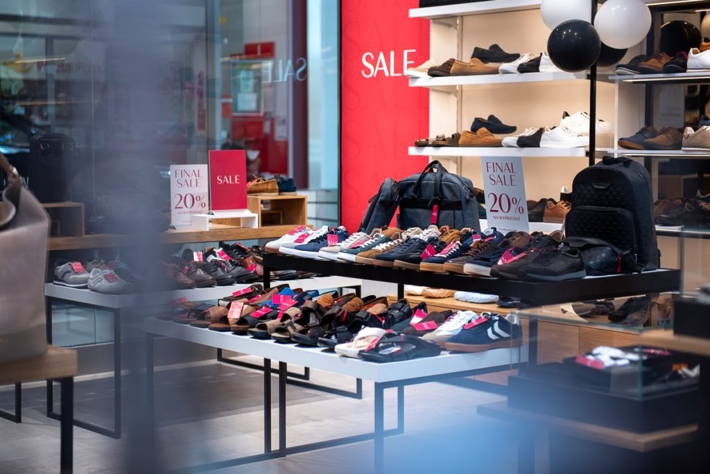 Wnętrze salonu Wojas w Galerii Solnej po remoncie.