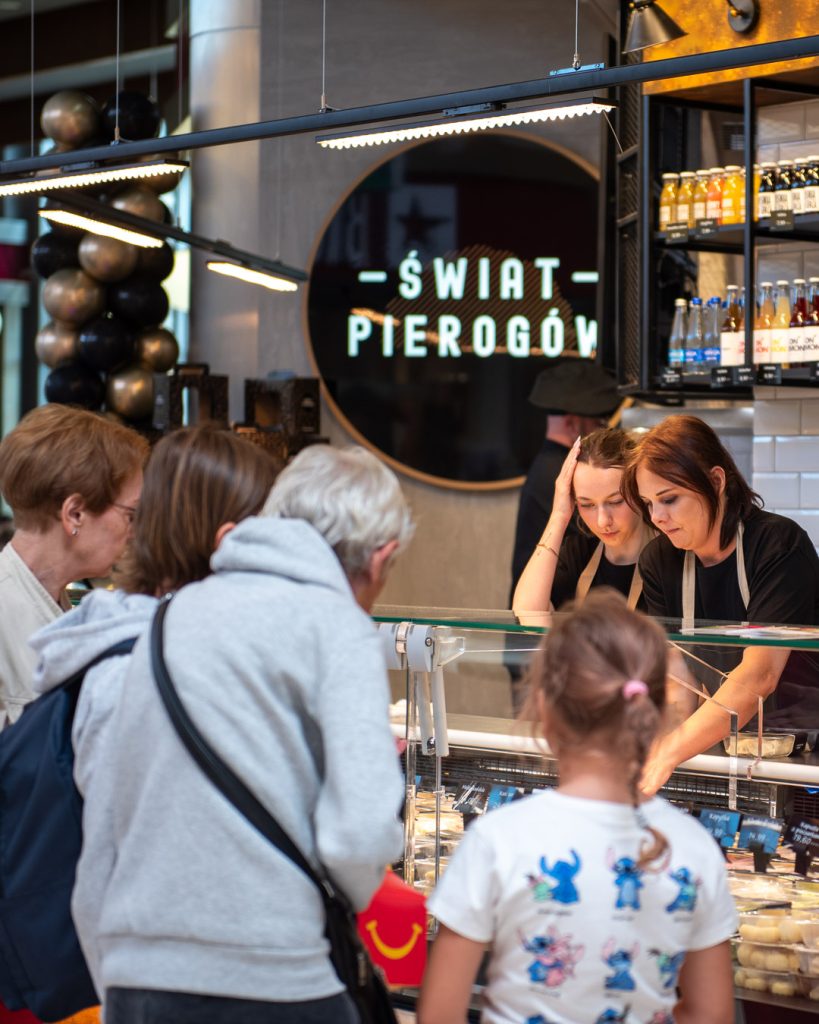Otwarcie lokalu Świat Pierogów w Galerii Solnej.