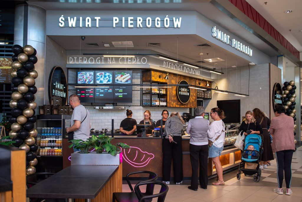 Otwarcie lokalu Świat Pierogów w Galerii Solnej.