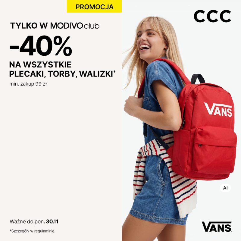 Baner promocyjny CCC na jasnym tle z żółtą etykietą „PROMOCJA” u góry. Po prawej stronie uśmiechnięta blondynka w dżinsowej sukience z nosi na plecach czerwony plecak marki Vans z białym logo. W lewej części grafiki umieszczono czarne napisy: „TYLKO W MODIVO club -40% NA WSZYSTKIE PLECAKI, TORBY, WALIZKI*” z dopiskiem „min. zakup 99 zł” oraz informacją na dole „Ważne do pon. 30.11 *Szczegóły w regulaminie.”. W rogach widnieją logotypy CCC oraz VANS.