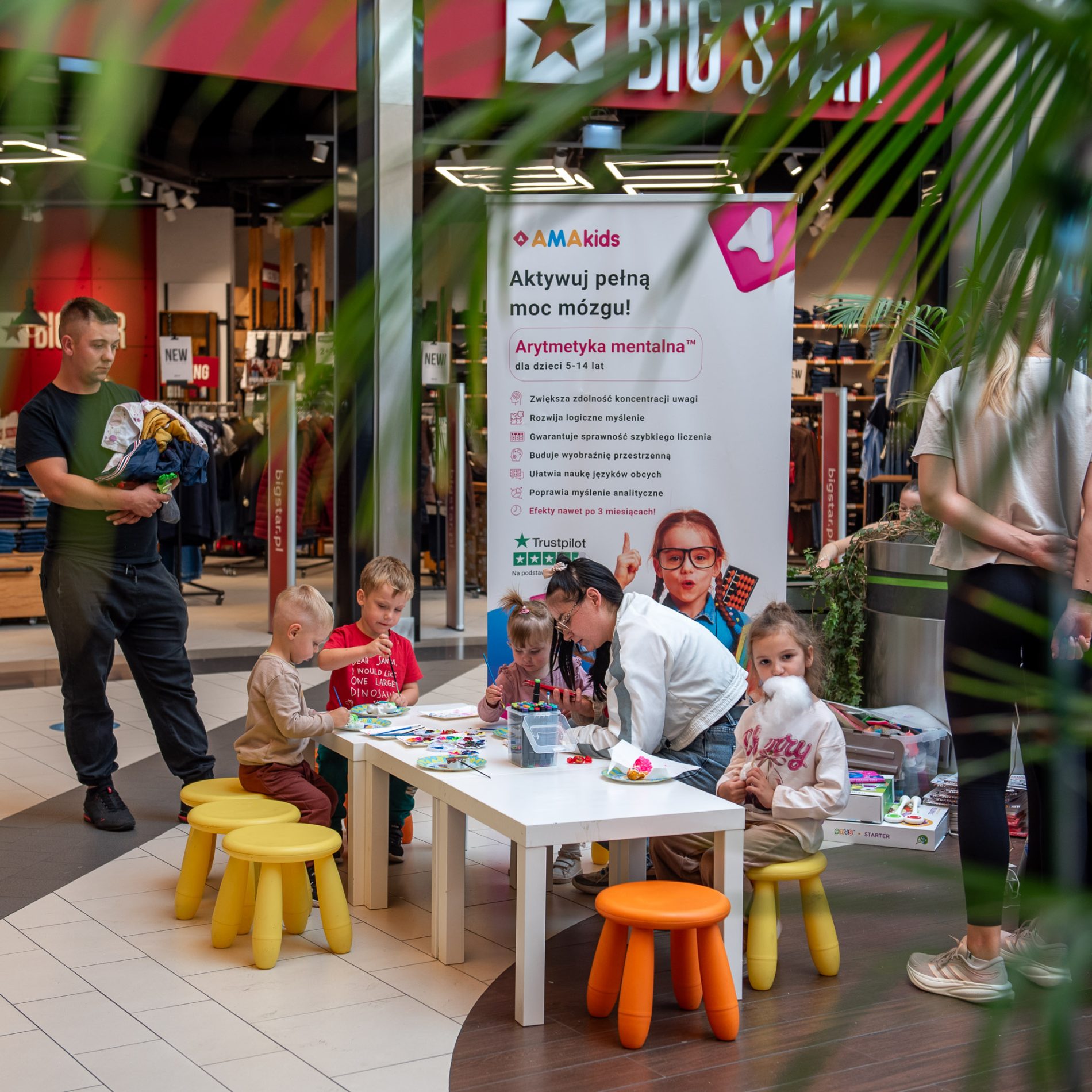 Fotorelacja z targów edukacyjnych w Galerii Solnej.