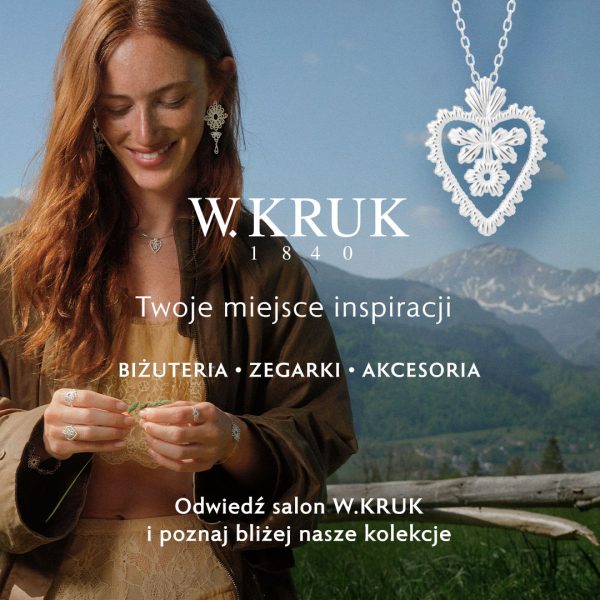 Baner wizerunkowy marki W.KRUK na tle górskiego krajobrazu, przedstawiający uśmiechniętą rudowłosą kobietę w brązowej kurtce i koronkowym topie, ubraną w misternie zdobioną srebrną biżuterię – wiszące kolczyki, pierścionki oraz bransoletkę. W prawym górnym rogu umieszczono powiększenie srebrnego wisiora w kształcie serca z ażurowym wzorem. Na środku widnieje białe logo „W.KRUK 1840”, hasło „Twoje miejsce inspiracji”, pod nim „BIŻUTERIA • ZEGARKI • AKCESORIA” oraz zachęta: „Odwiedź salon W.KRUK i poznaj bliżej nasze kolekcje”.